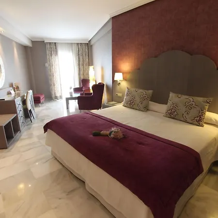 Отель Balcon De Europa 4*