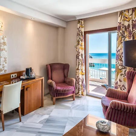 Отель Balcon De Europa 4*