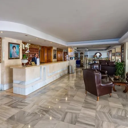 Отель Balcon De Europa 4*