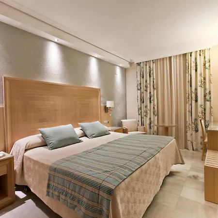 Отель Balcon De Europa 4*