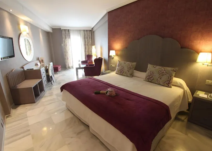 Готель Balcon De Europa 4*