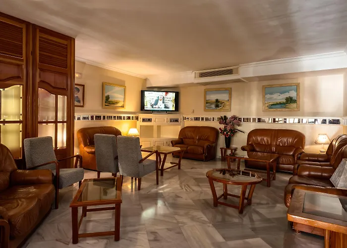 Готель Balcon De Europa 4*