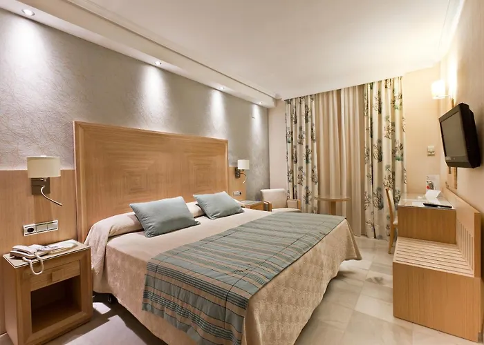 Готель Balcon De Europa 4*